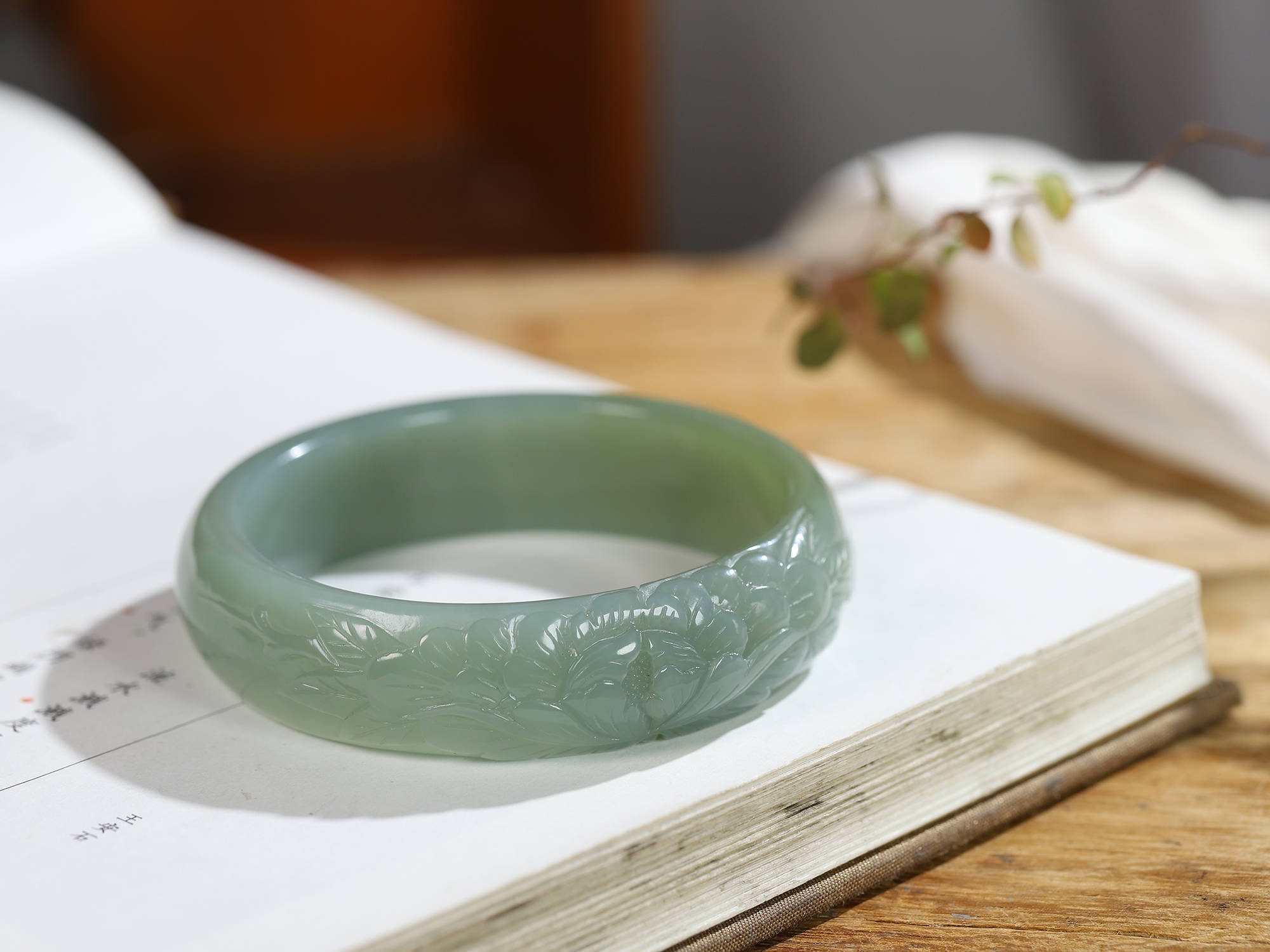 宋掌柜:和田玉雕花手镯工艺