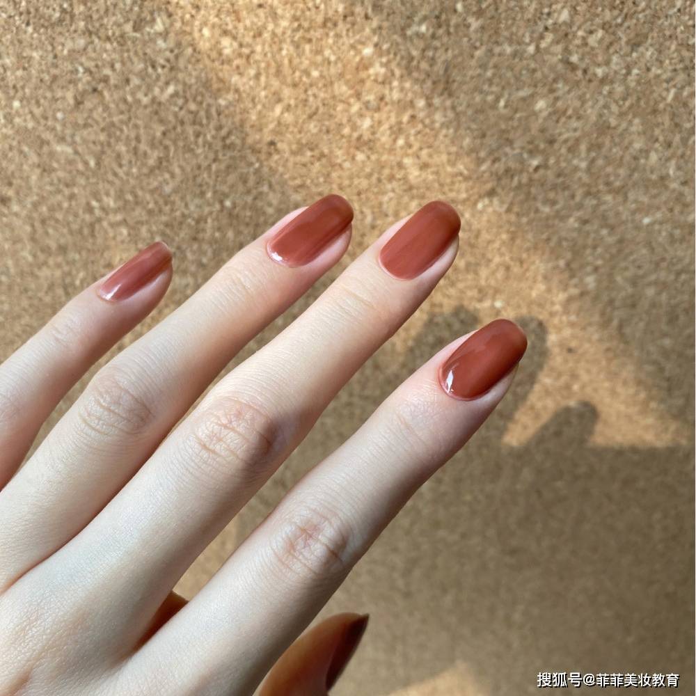 皮肤太黄不知如何选择美甲这几个款式绝绝子