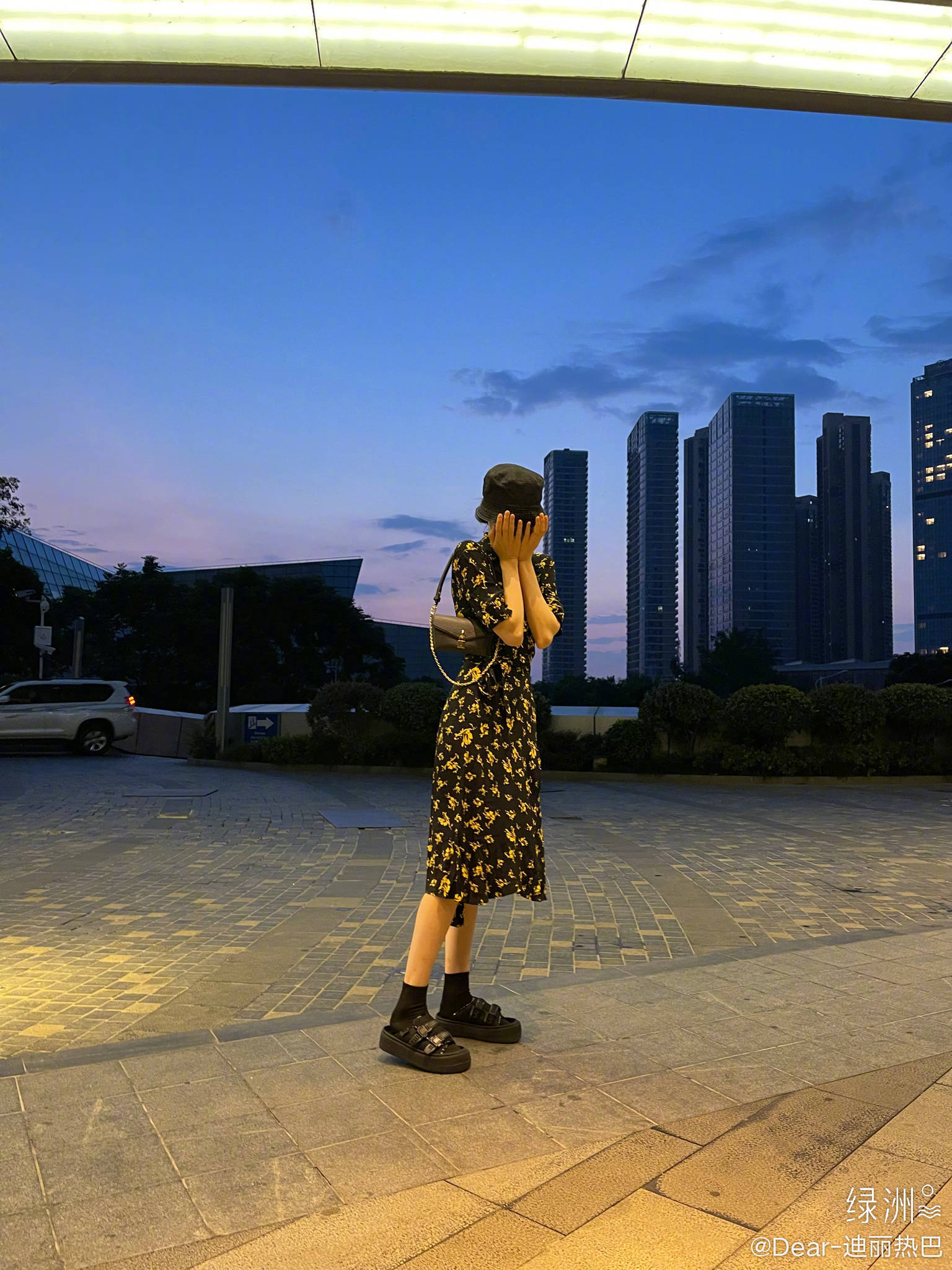 毛衣|比起被刷屏的上头吻戏,我更种草迪丽热巴的可甜可盐的穿搭