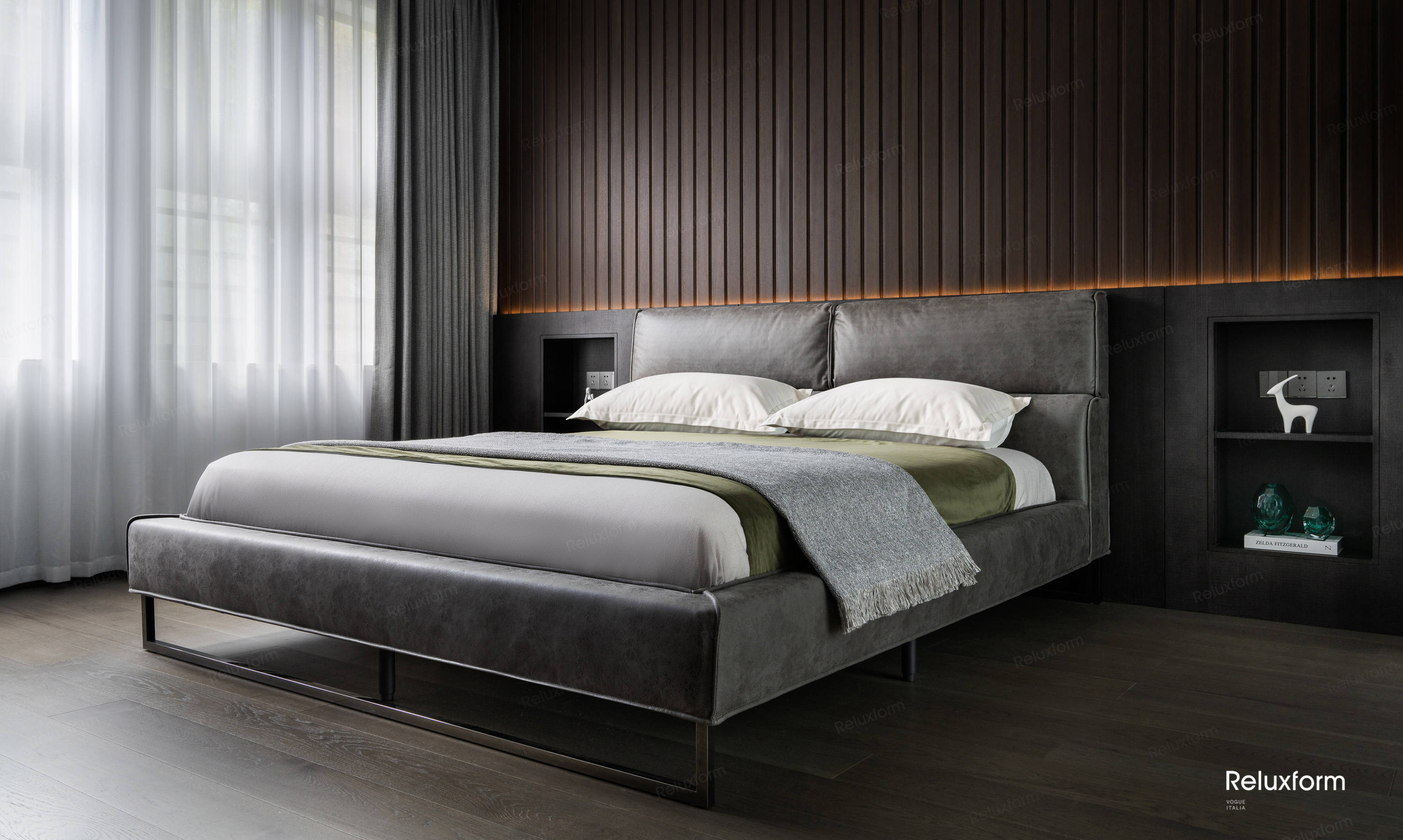 leather·双人床」线条造型时尚简约,凸显出立体视觉效果软包全覆牛皮