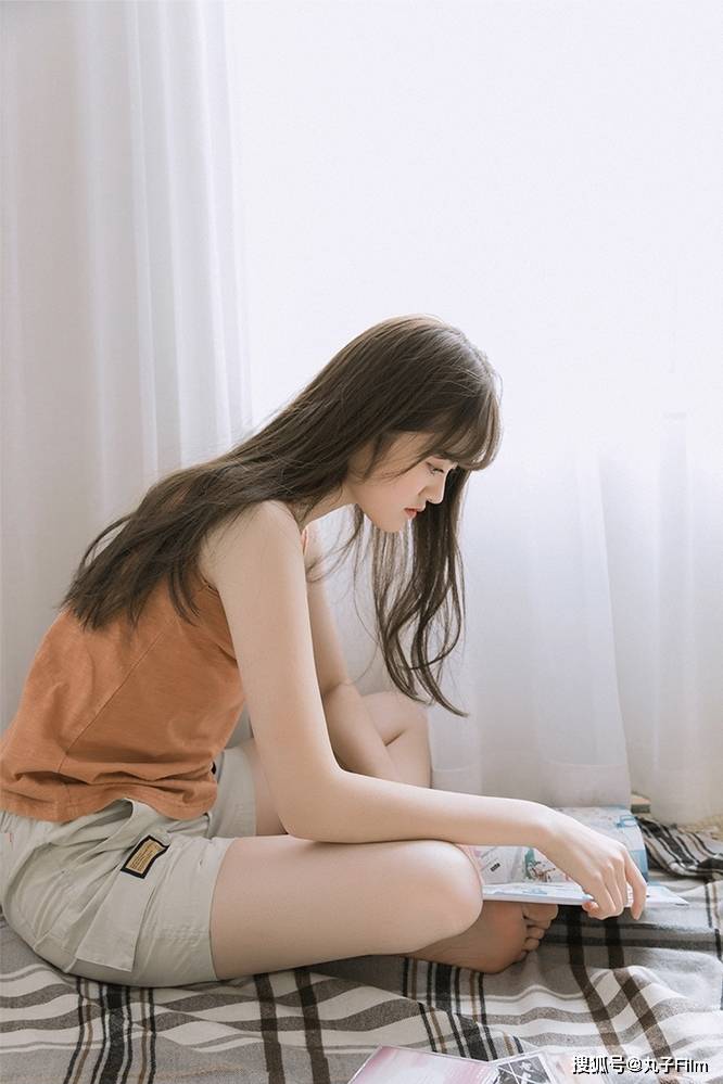 性感美女时尚写真元气少女超短裤大长腿清纯甜美可爱迷人