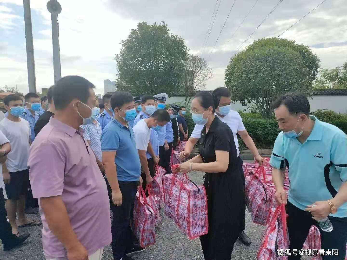 谢东平慰问抗疫医务人员及一线工作者_耒阳市