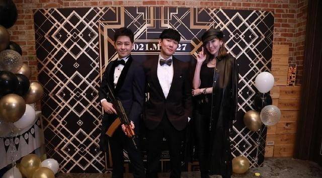 身材|林志颖一家三口齐聚，妻子穿连体裤温柔知性，妈妈站C位真有气场