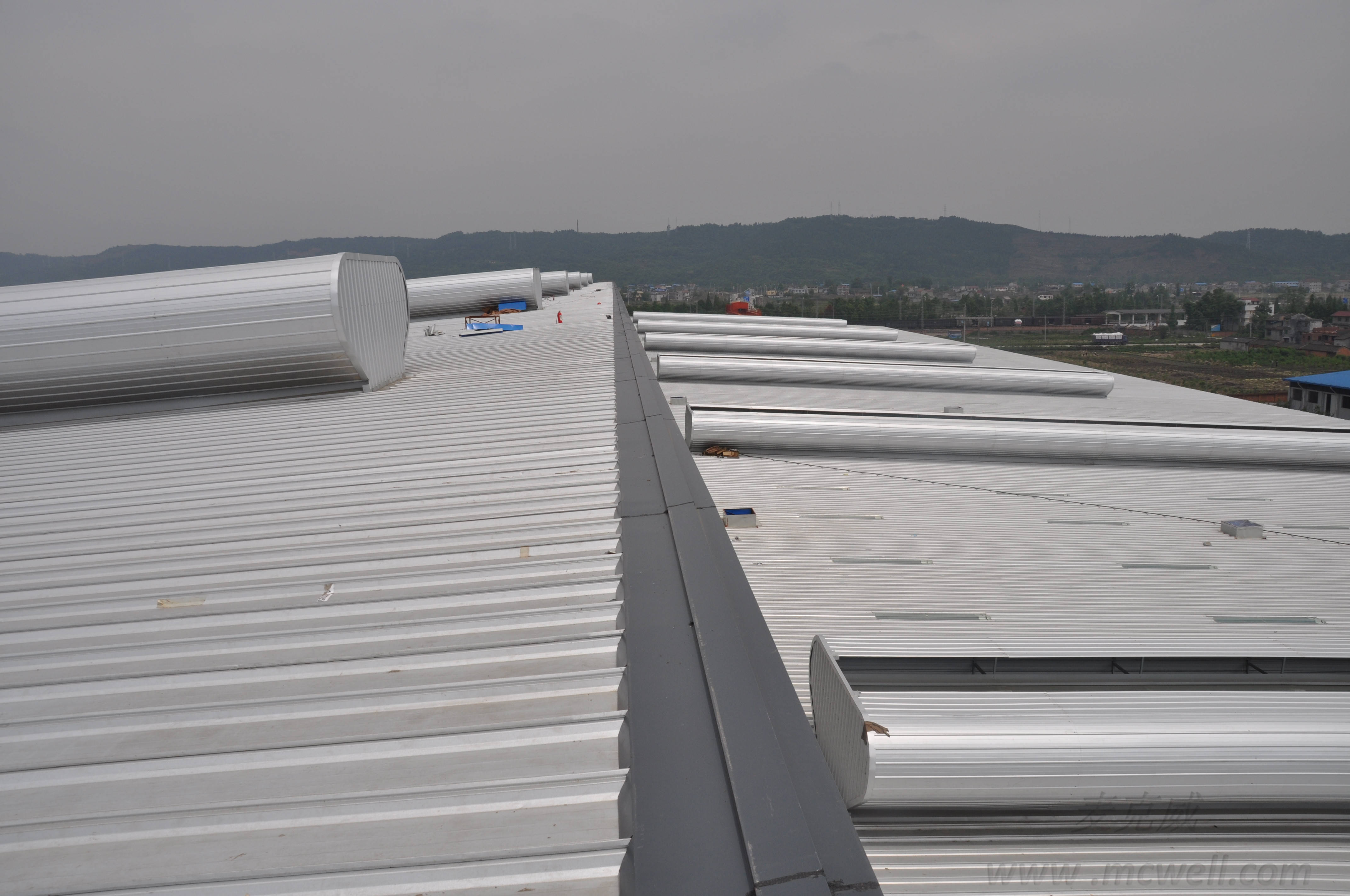 屋顶通风排烟天窗应该怎么布置