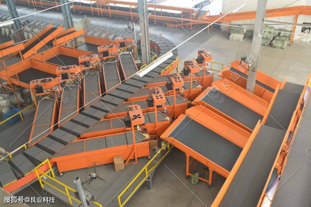 艮业研发的单层双车交叉带分拣机在义乌某网点应用