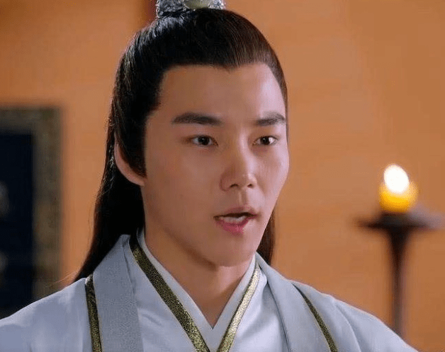 而吕岳也不是自己一个人来的,他还带来了四位徒弟,加上吕岳自己,正好