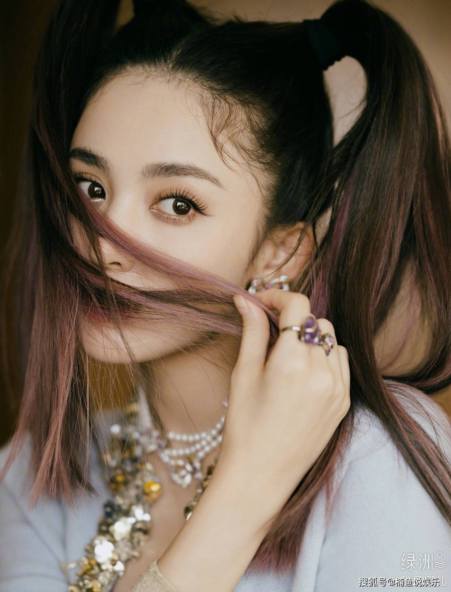 古力娜扎真漂亮,扎双马尾甜酷十足,29岁轻熟女嫩回18岁_造型