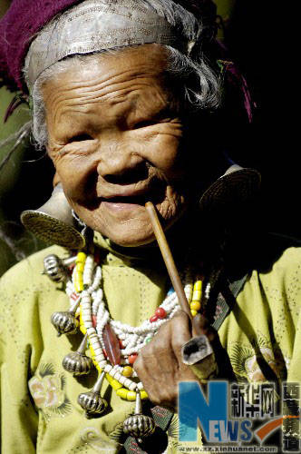 可以做钱包的僜人耳饰