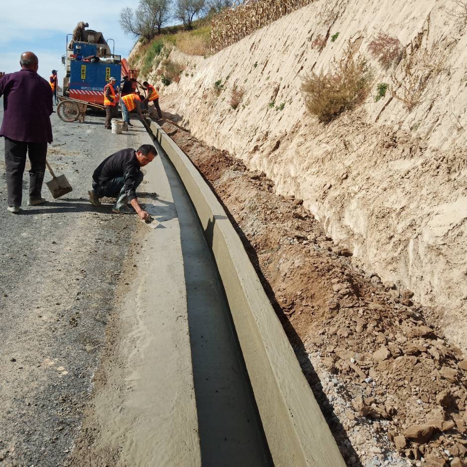 現澆高速公路排水溝滑模機_混凝土