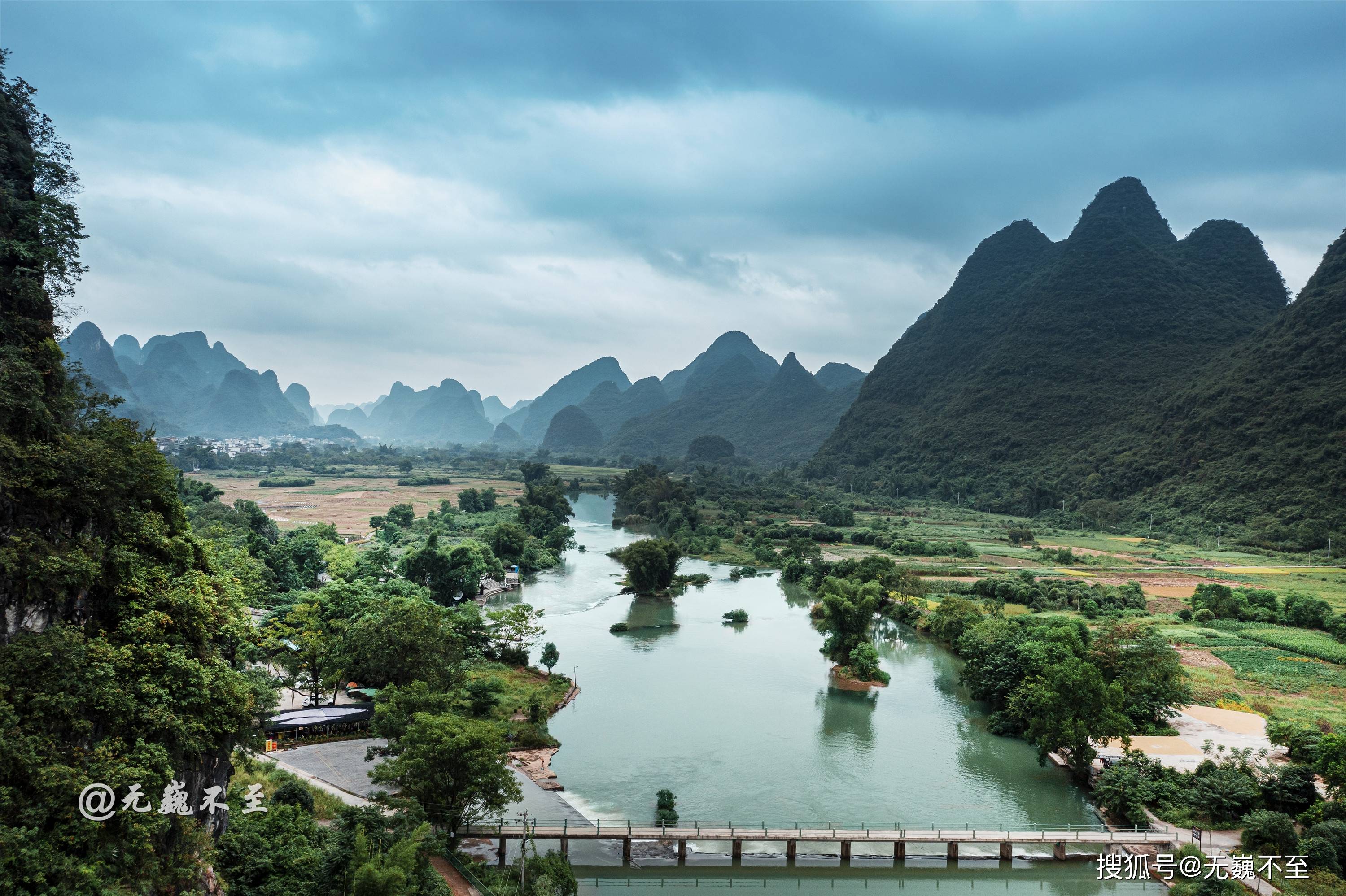 桂林陽朔遇龍河,山水詩畫真桃源