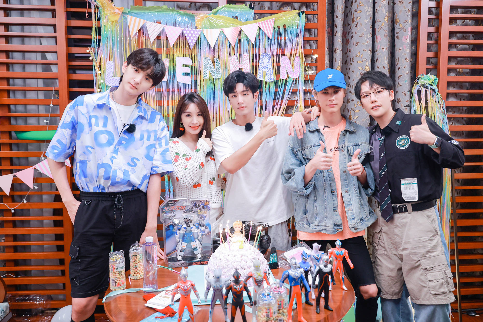 《完美的夏天2》收官遇李汶翰惊喜生日会,于小彤利路修不舍假期