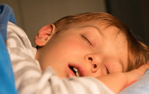 原创宝宝张嘴睡觉会变丑?这4个用嘴习惯不纠正,颜值也会慢慢拉低