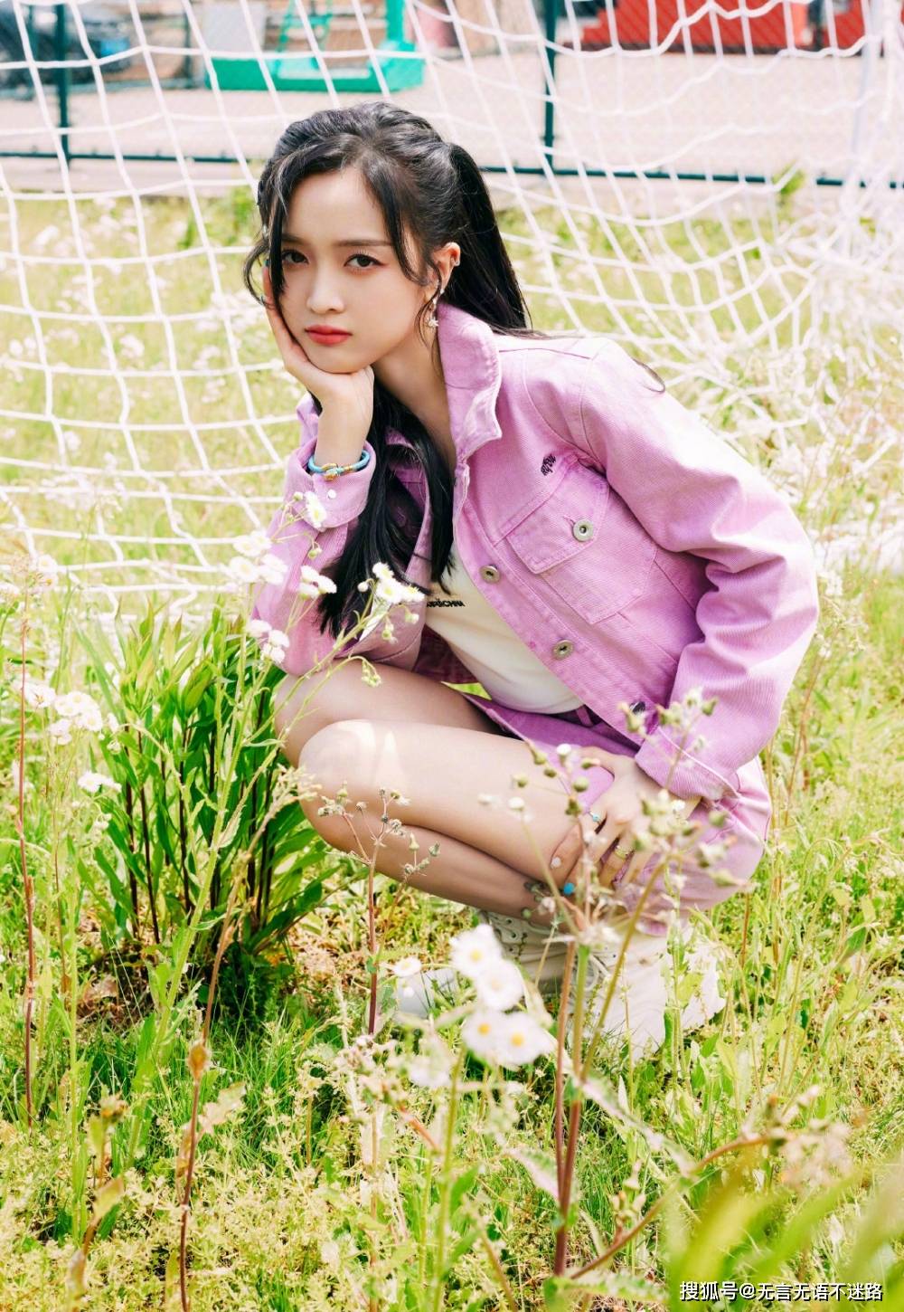 套装|吴宣仪,粉色套装,户外小清新,十分迷人