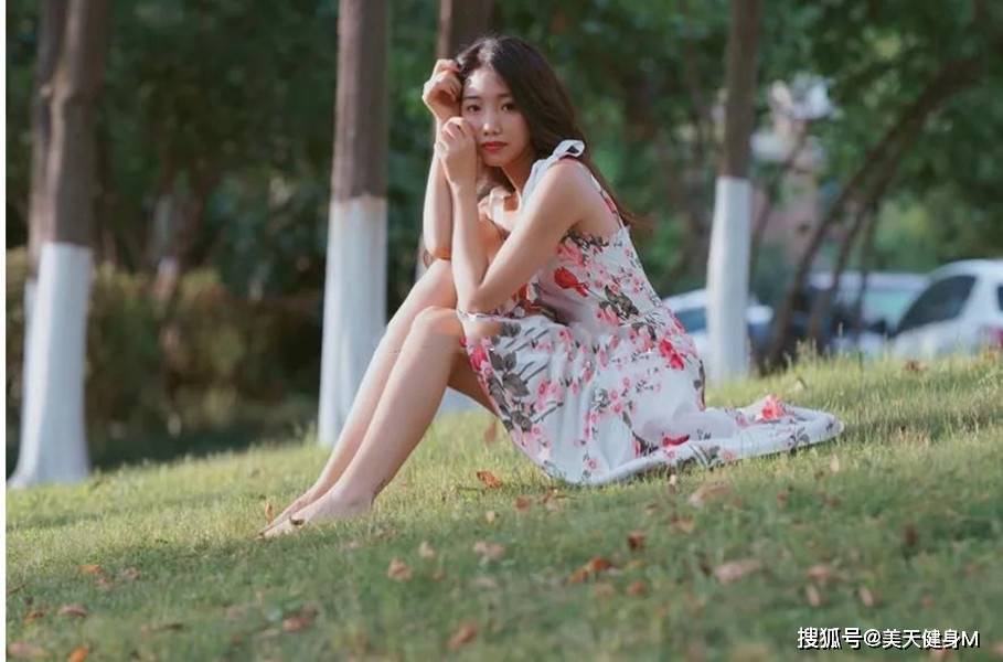 身材|22岁重庆辣妹在网上发私照，被称“人间美腿”，身材真的太好了