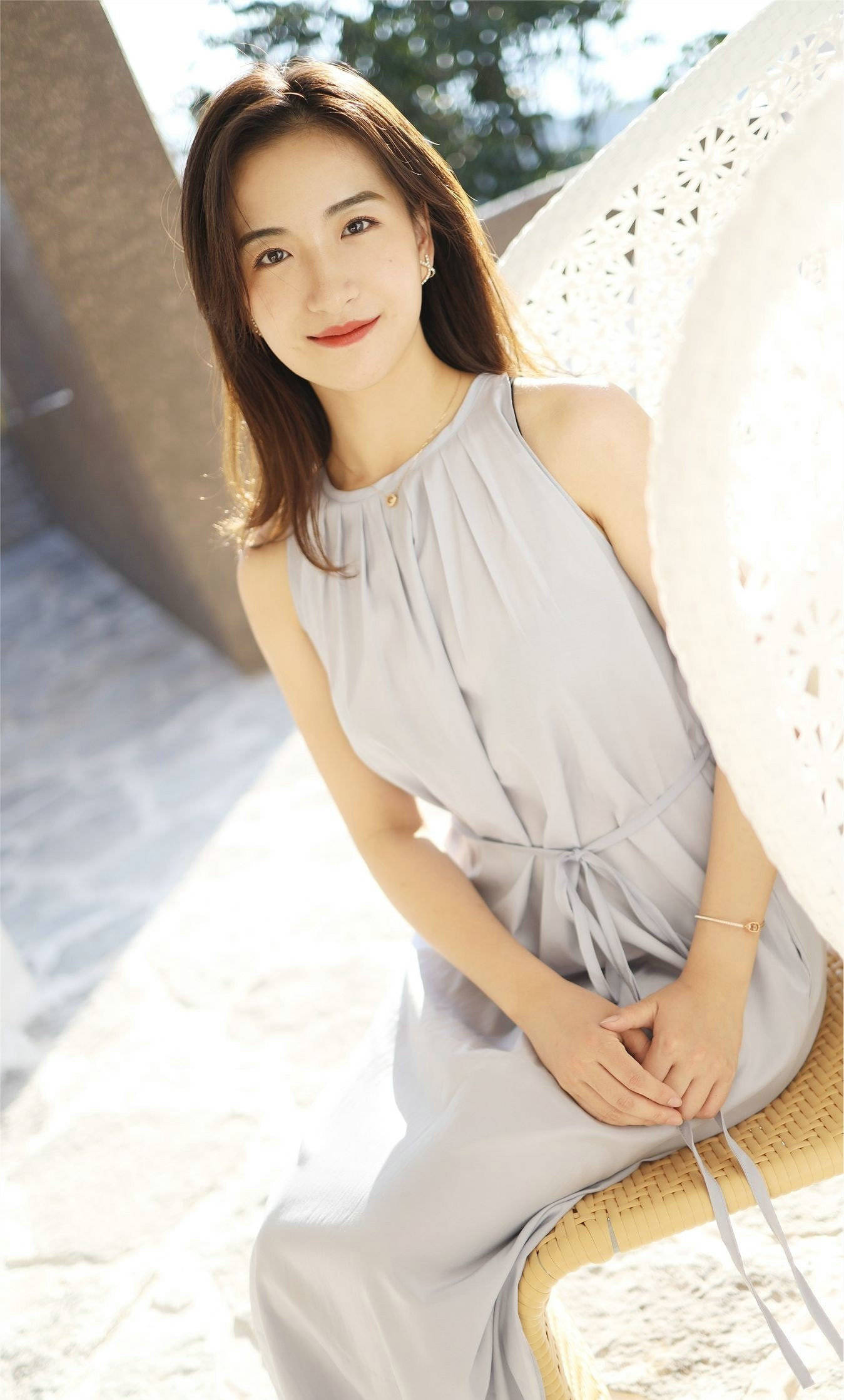 黑色|淡淡的紫粉色连衣裙，不经意间的温婉动人，衬托出神秘的高贵感