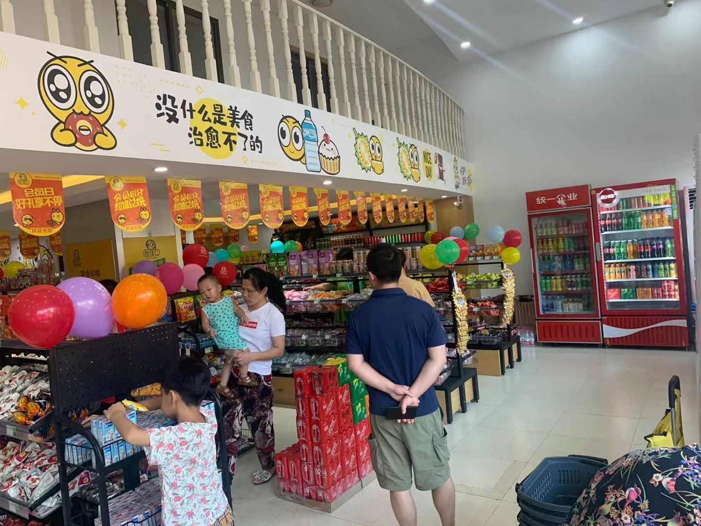 小镇|看陈老板小镇门店的日常,人流不断,零食+果茶,忙碌却快乐