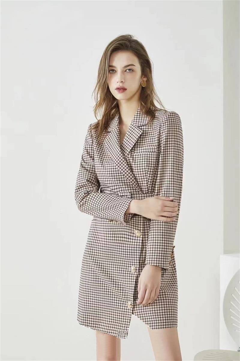 佼佼者|强大优势征战市场 茵格丽女装成为行业佼佼者