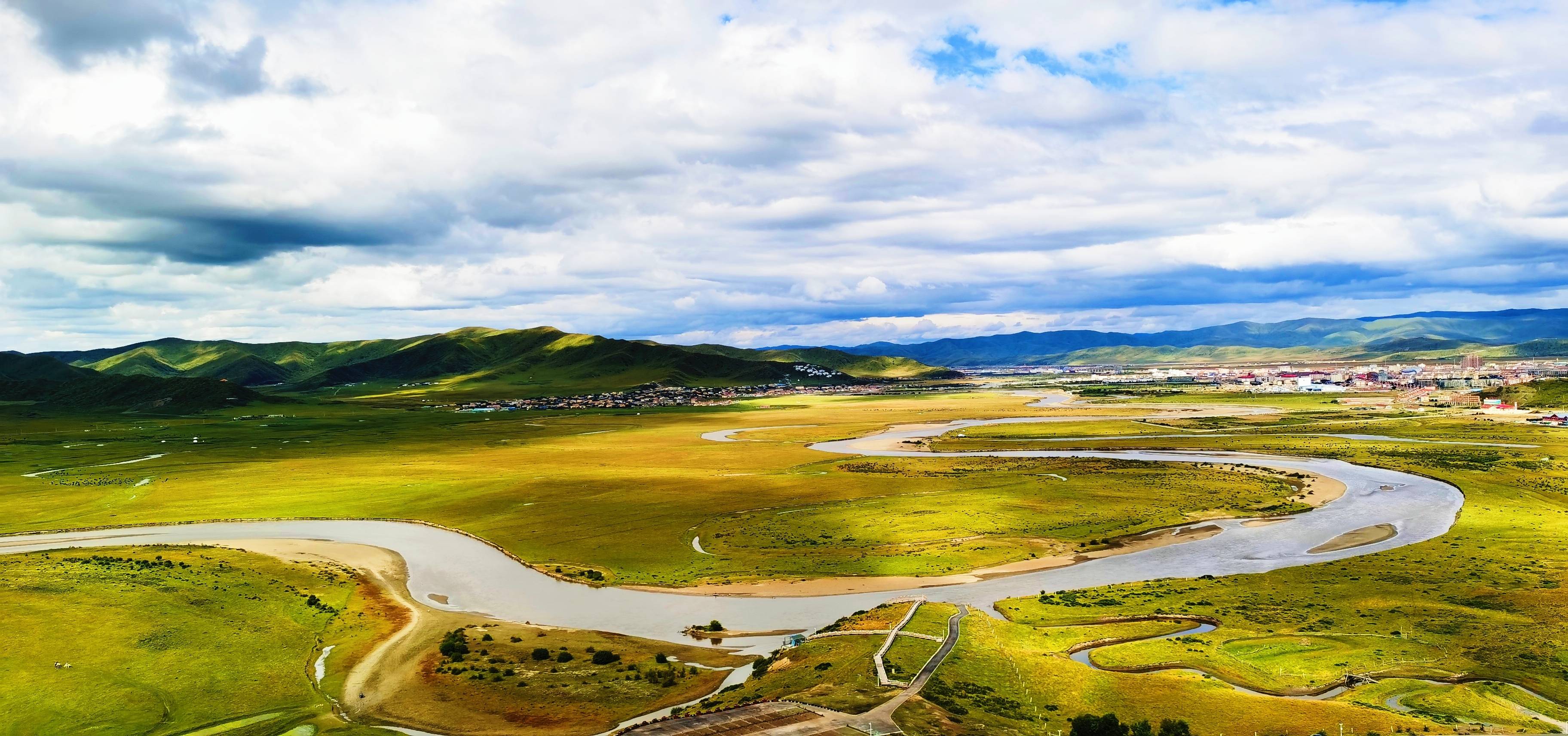 云朵获"阿坝州文旅融合发展突出贡献奖杰出个人"称号_红原县