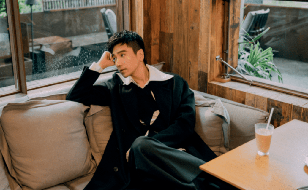 赵又廷最新大片曝光表示家庭最重要与高圆圆结婚七年仍热爱