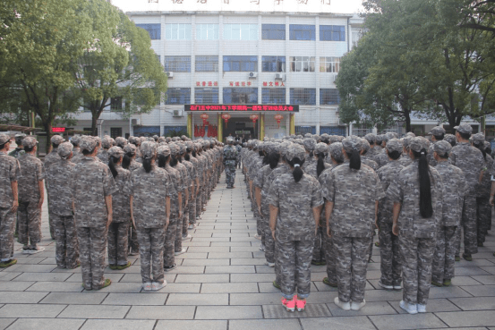 迈出整齐的步伐唱响嘹亮的军歌石门五中召开2021年新生军训动员大会