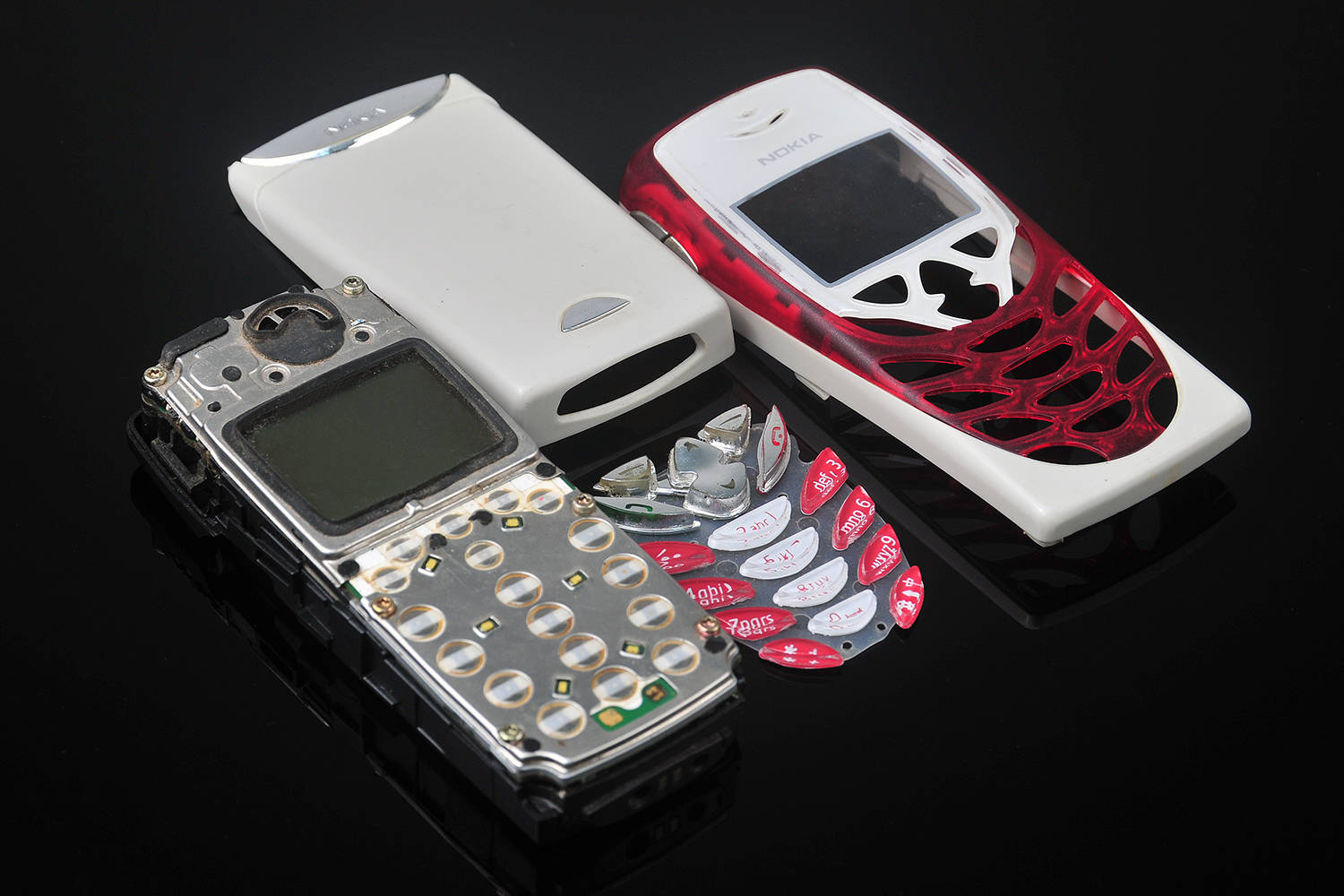 我用诺基亚8310时从不把他放在口袋里怕别人看不见