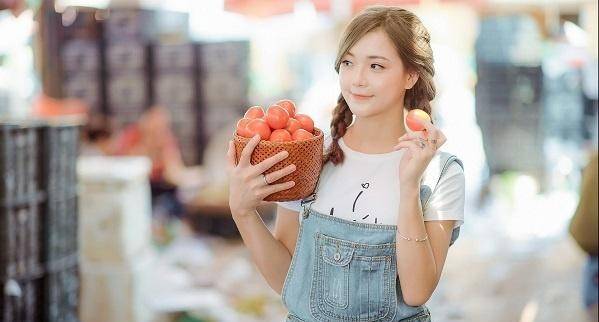 原创长相不出众,但是气质超群的3大生肖女,年龄越大越迷人