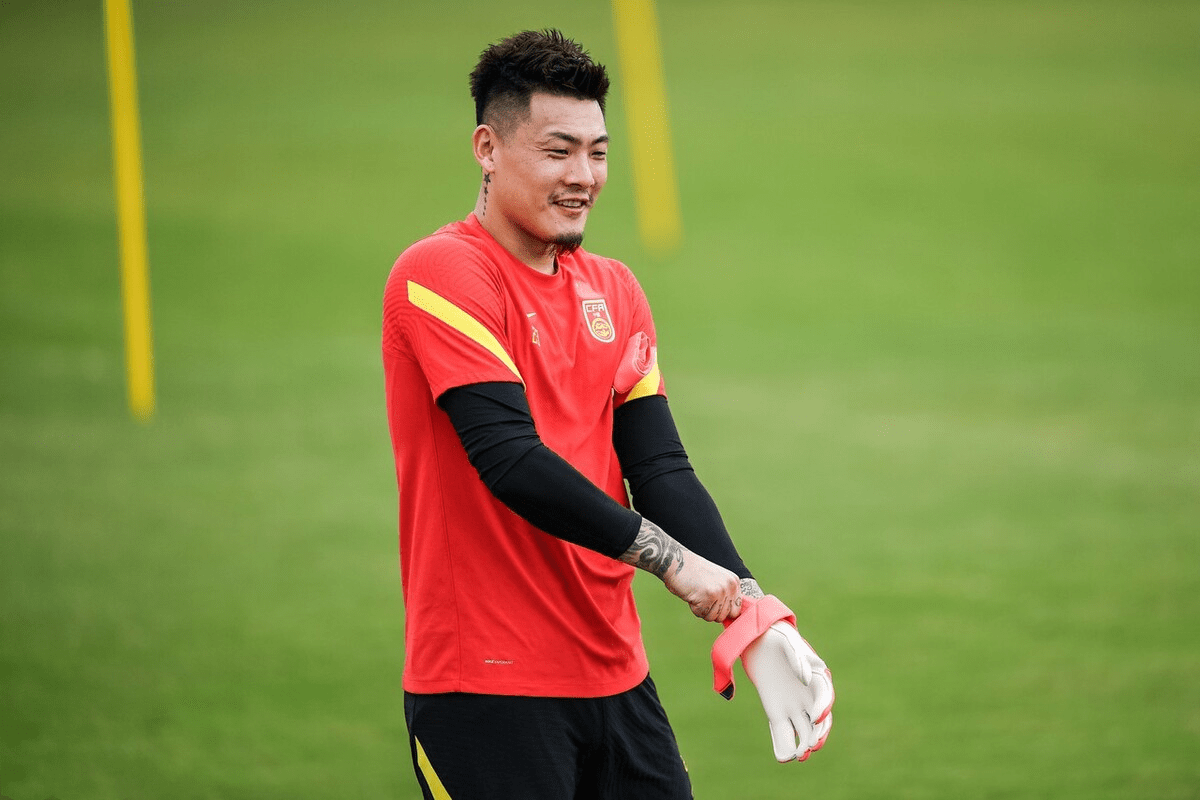 原创国足3消息王大雷没压力张琳芃慢跑恢复李铁安排队内对抗赛