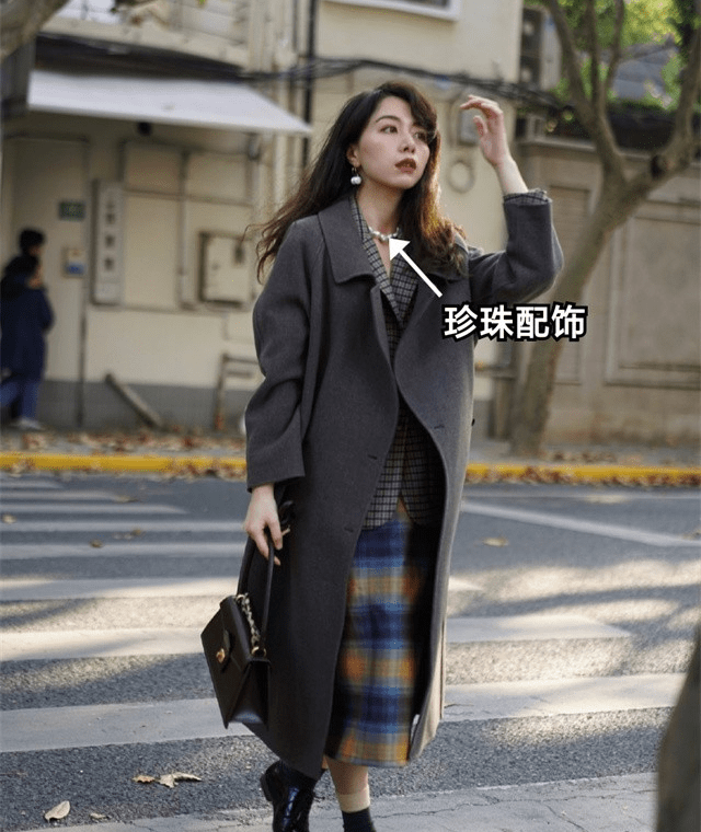 呢子 “大衣+呢子裙”优雅又时髦，穿出气质美