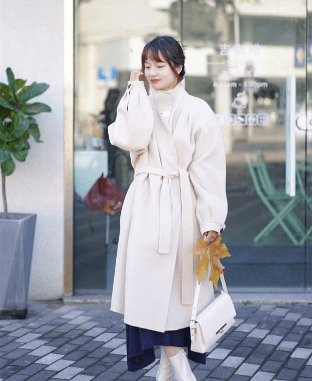 呢子 “大衣+呢子裙”优雅又时髦，穿出气质美