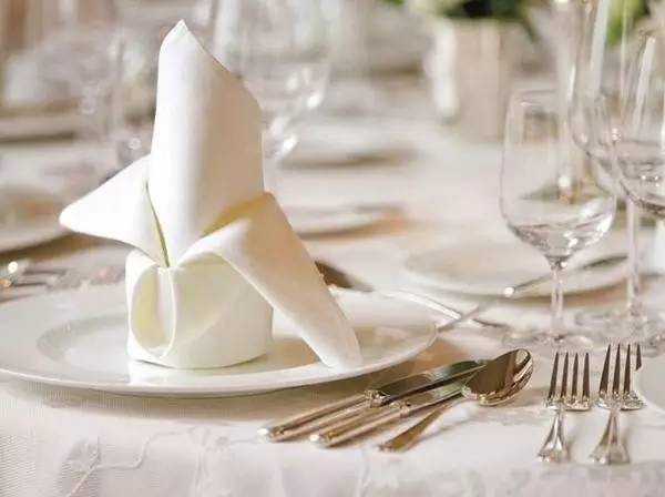 法餐有什么礼仪?_餐巾