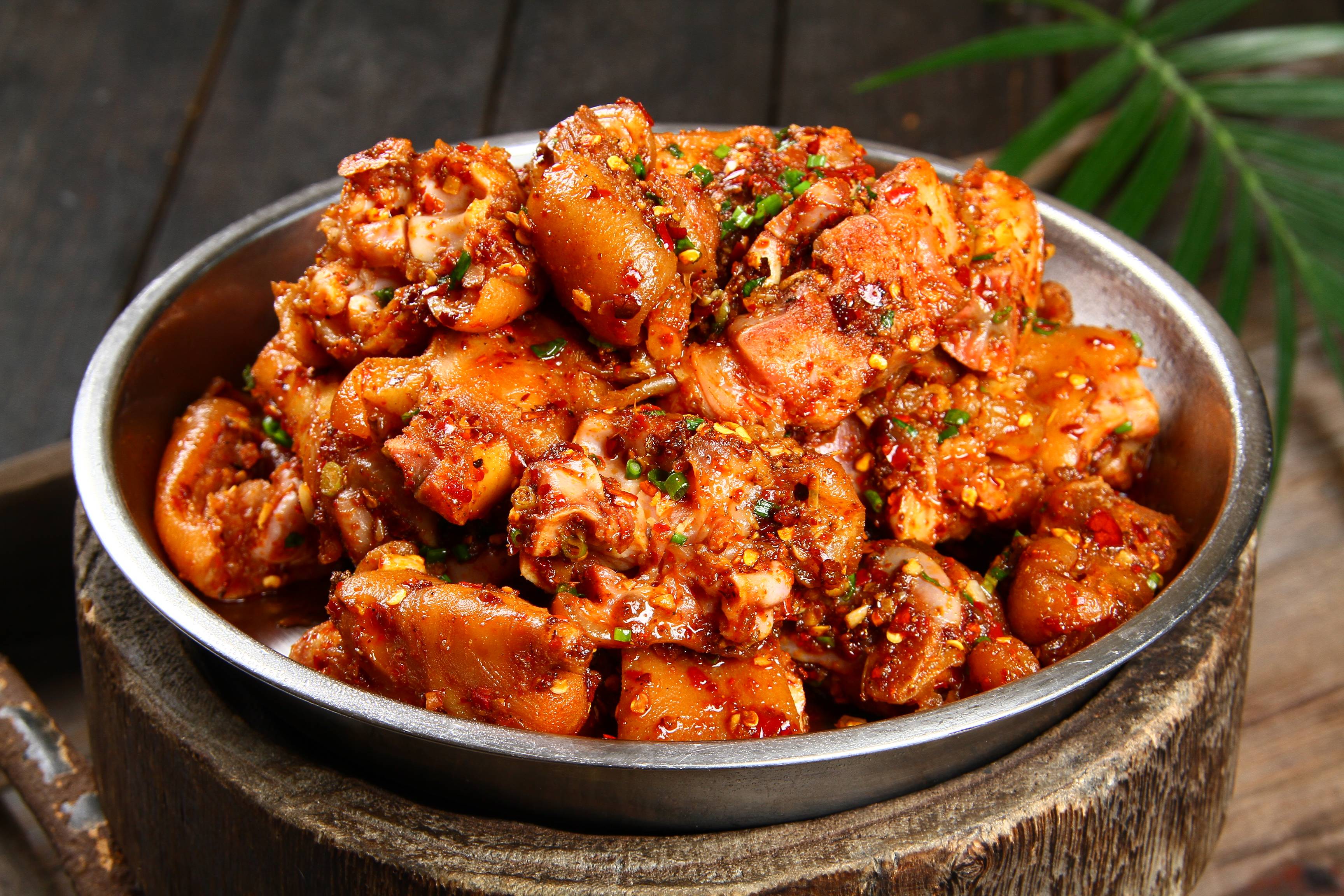 逆流而上,著名滇菜品牌"闲时蜗居"昆明再开大店!