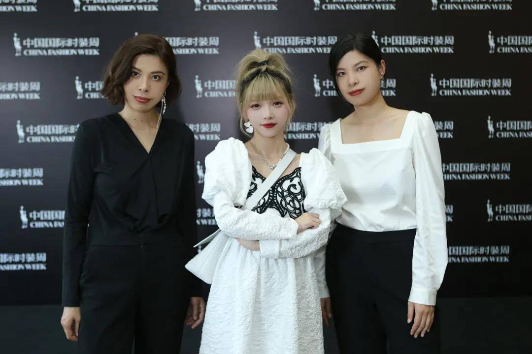 幻境 XUNRUO熏若 x Hello Kitty&amp;Friends联名系列 2022春夏 中国国际时装周秀场