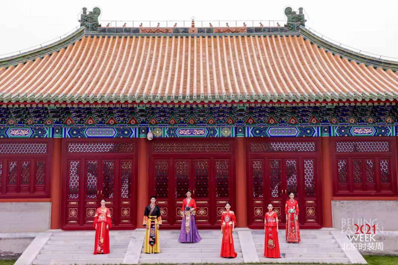 成都 《烟火·京成》，一次传统非遗文化进行时尚表达的有益探索