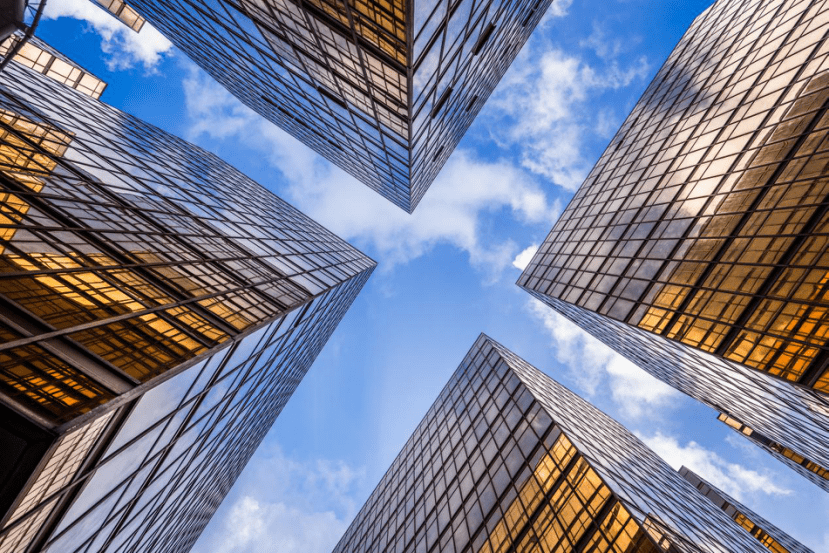 分析人士认为,企业入驻市中心的高端写字楼,在很大程度上代表着能够和