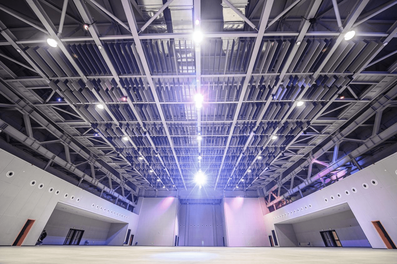 发布会现场位于五层的核心发布厅,面积约5000平方,本次活动把场地划分