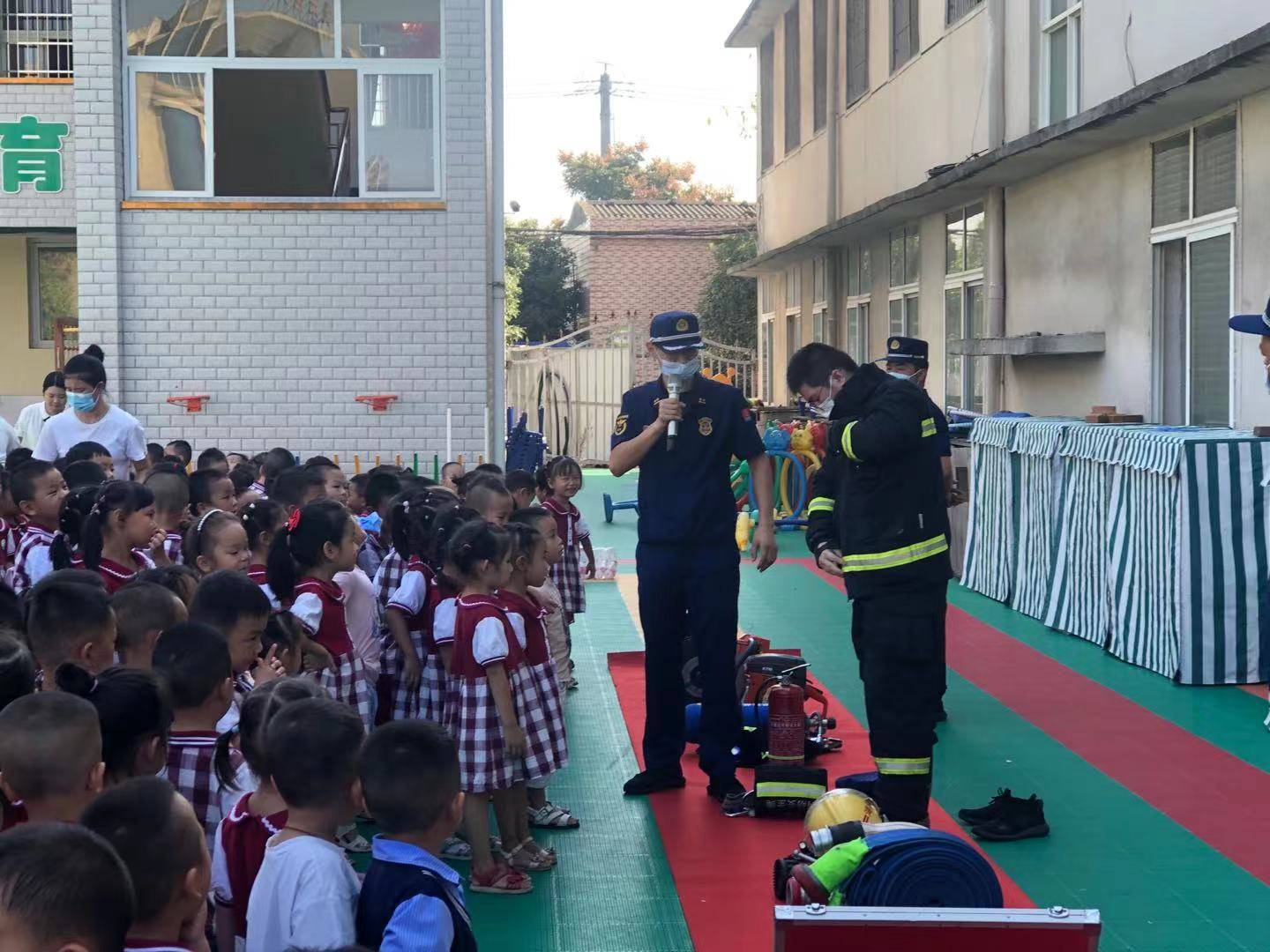 活动|湖北鄂州：消防走进幼儿园 为萌娃撑起“保护伞”