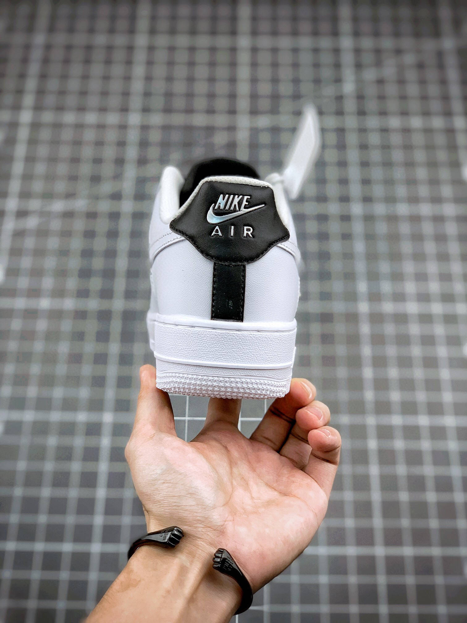 耐克空军一号黑白nikeairforce1low金属银扣运动鞋