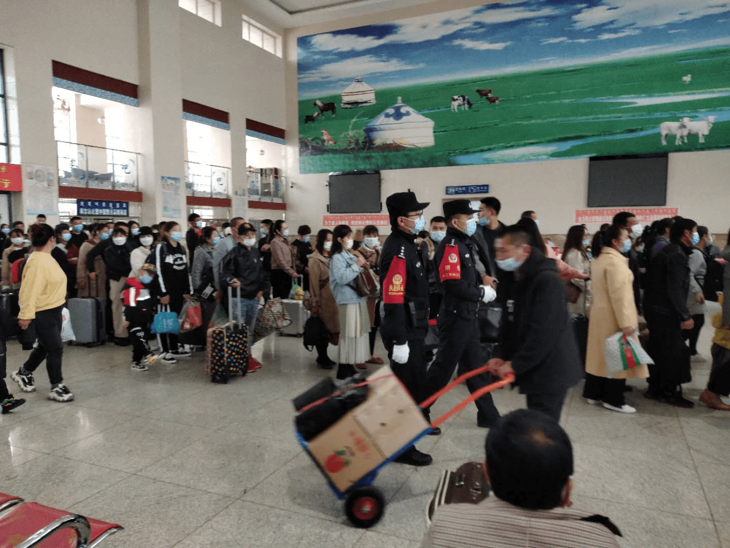 献礼祖国华诞 白音胡硕车站派出所 多措并举为安全护航