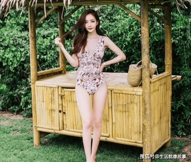 设计 温婉柔美的泳衣小姐姐，穿出青春靓丽，彰显个性独特