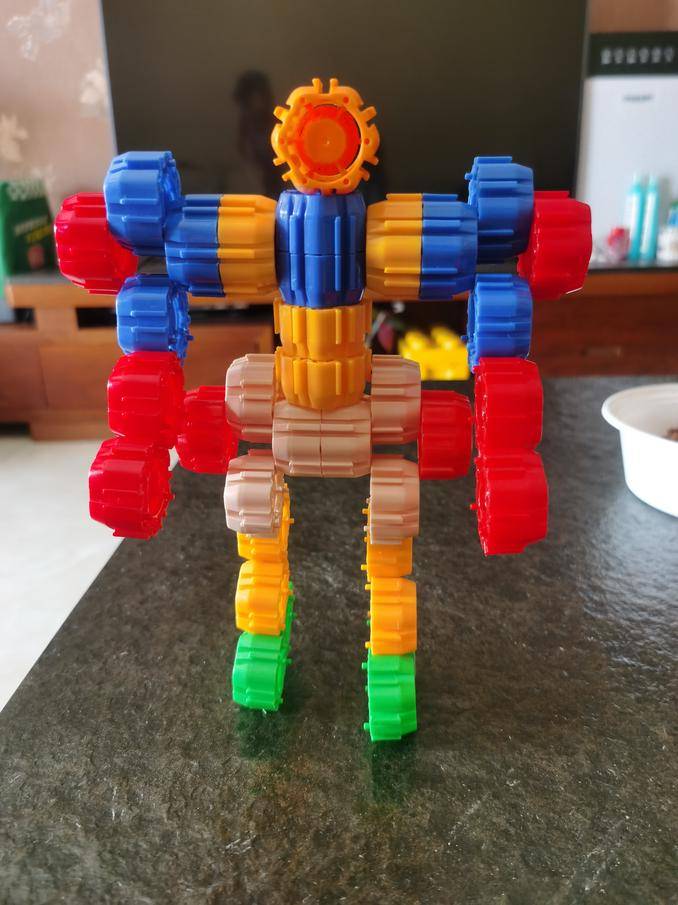 节后上班第一天为自己加油超能小瓶盖积木机器人