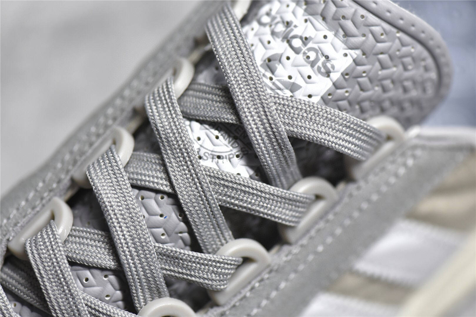 Boost 阿迪达斯元祖灰白 Adidas Originals Retropy Boost E5 复古赛车跑鞋