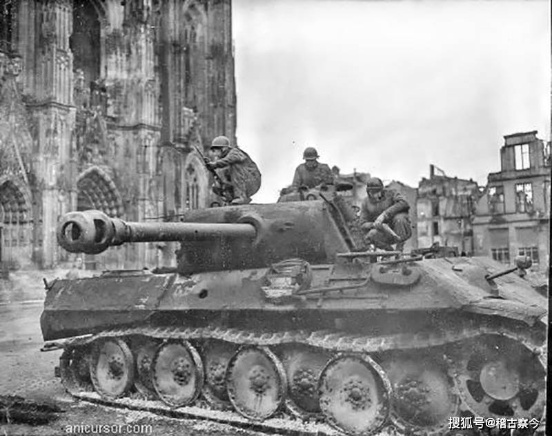 原创1945年在德国科隆美军m26潘兴与德军黑豹的决斗