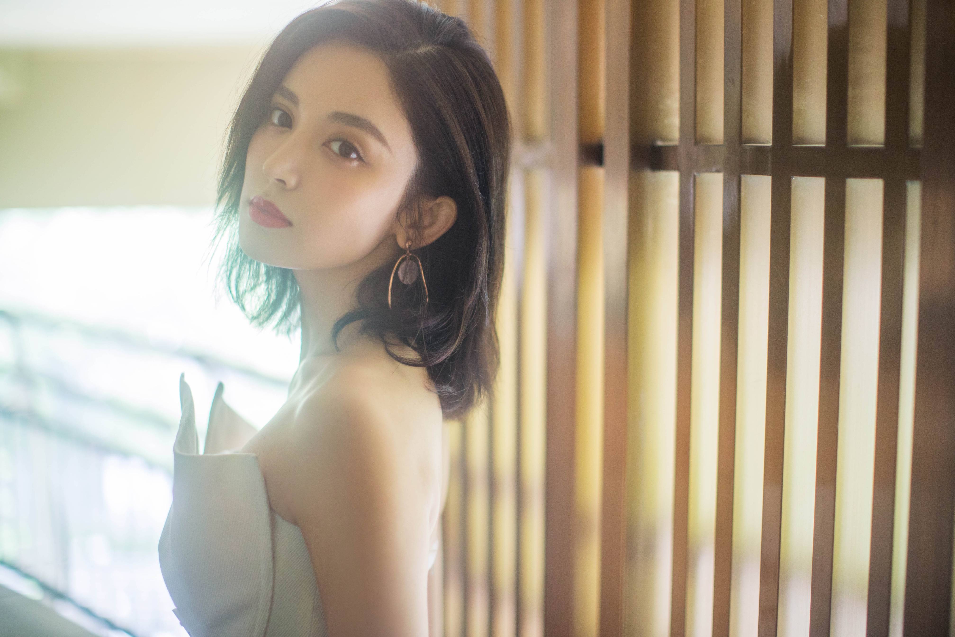 清纯女神灵动眼眸性感写真