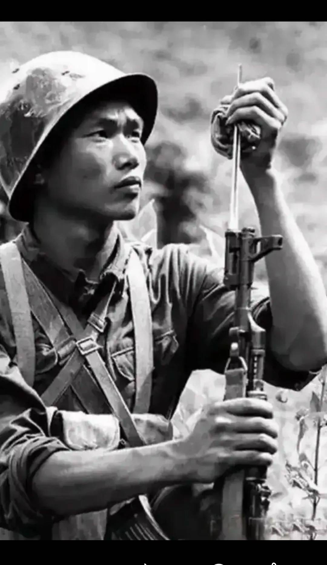 目光坚定的解放军战士