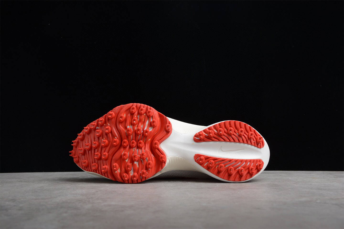 马拉松 耐克 Nike Air Zoom Tempo NEXT% 联名 Off White 马拉松透气编织面跑鞋