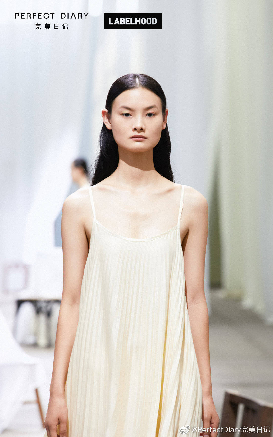 时装周2022年流行化什么妆？早一步get新季化妆灵感，早一步成艳压女王