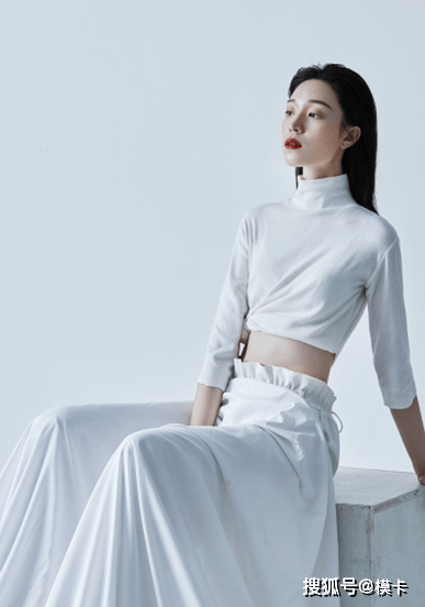 体重 模卡 推荐艺人：大莹