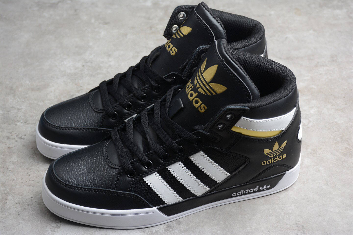 阿迪达斯 adidas hard court mid 黑白中帮复古篮球鞋