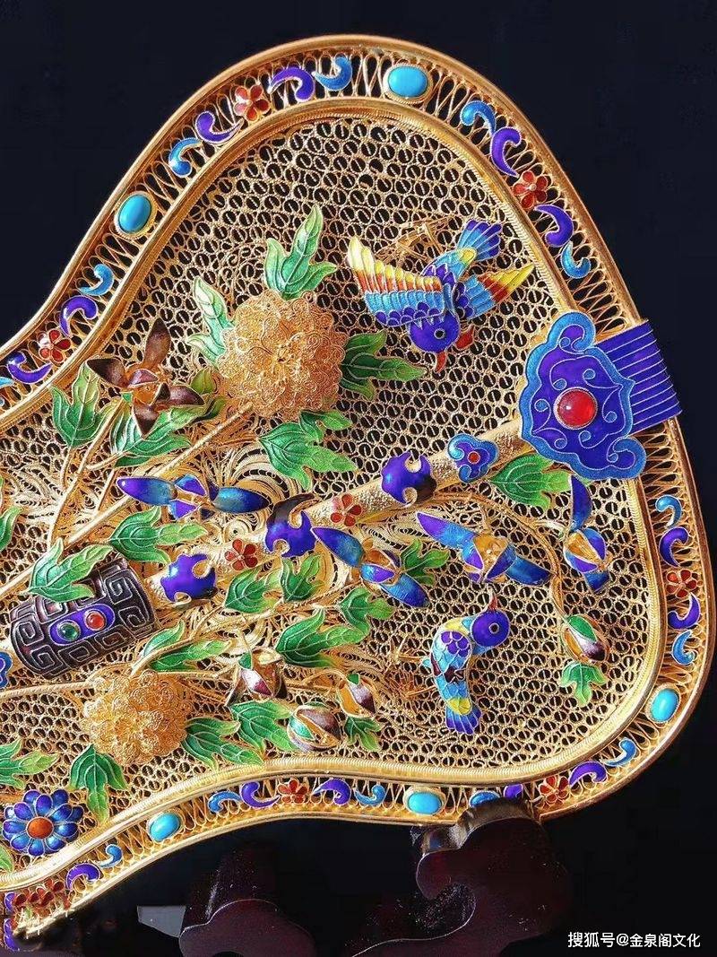 镶嵌是中国的传统手工技艺,其起源可以追溯到春秋战国时的金银错工艺