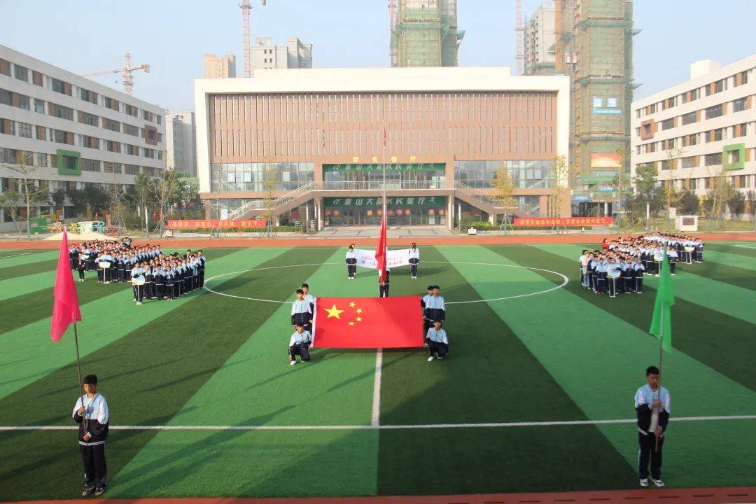 金秋校园,丹桂飘香.师大附中,朝气蓬勃.